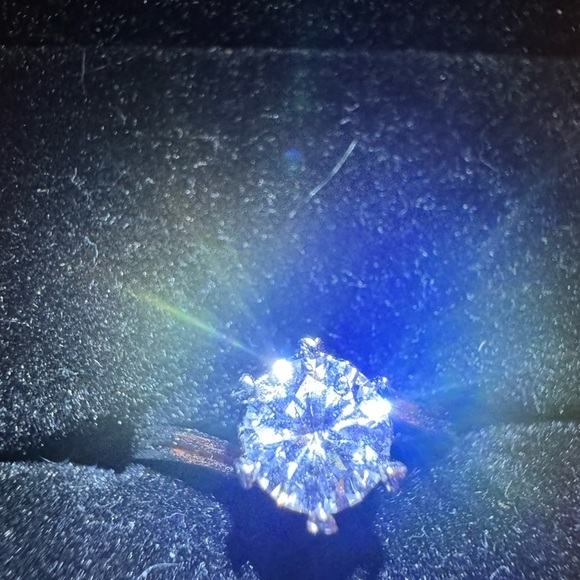 1Carat VVS1 Moissanite, 925 Silver. Ladies Engagement Ring, Size: Adjustable 5-9 - Picture 7 of 7